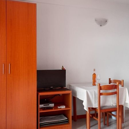 Apartments Promenada - Beachfront Tucepi Ruang foto
